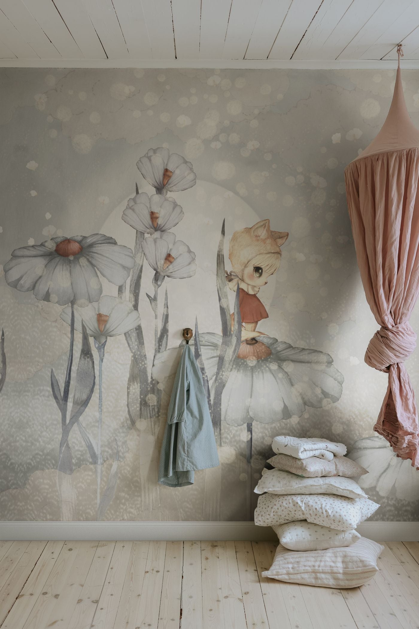 Rebel Walls x Mrs. Mighetto Bloomy Fields of Marion Blue Blauw dromerig behang voor meisjeskamer R20298