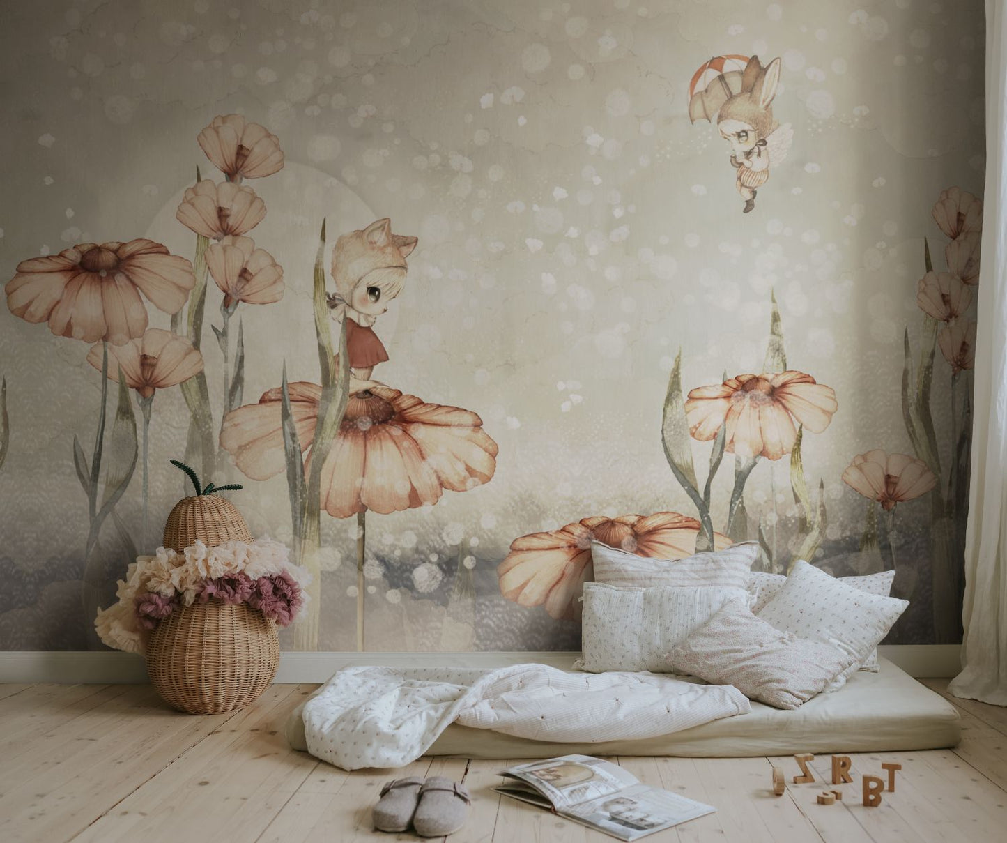 Rebel Walls x Mrs. Mighetto Bloomy Fields of Marion vergrijsd groen dromerig bloemen behang voor meisjeskamer en babykamer R20300