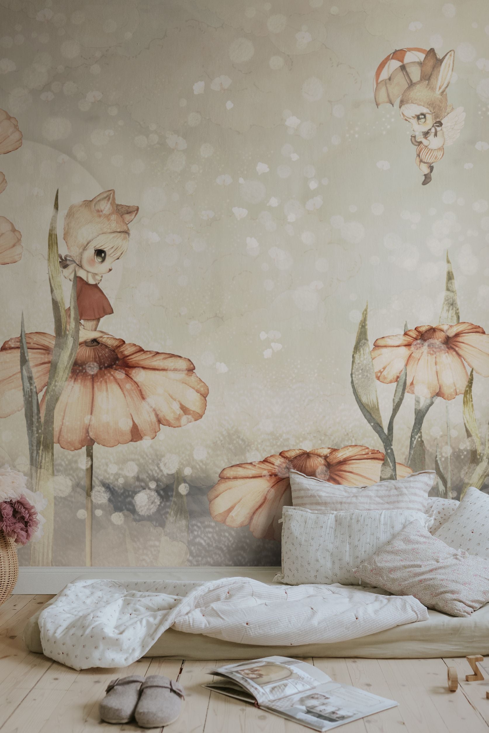 Rebel Walls x Mrs. Mighetto Bloomy Fields of Marion vergrijsd groen dromerig bloemen behang voor meisjeskamer en babykamer R20300