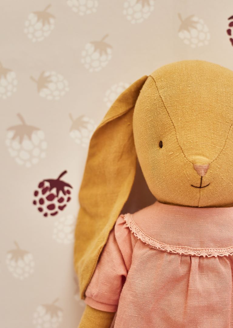 Studio Pieni behang voor de kinderkamer Olivia frambozen beige