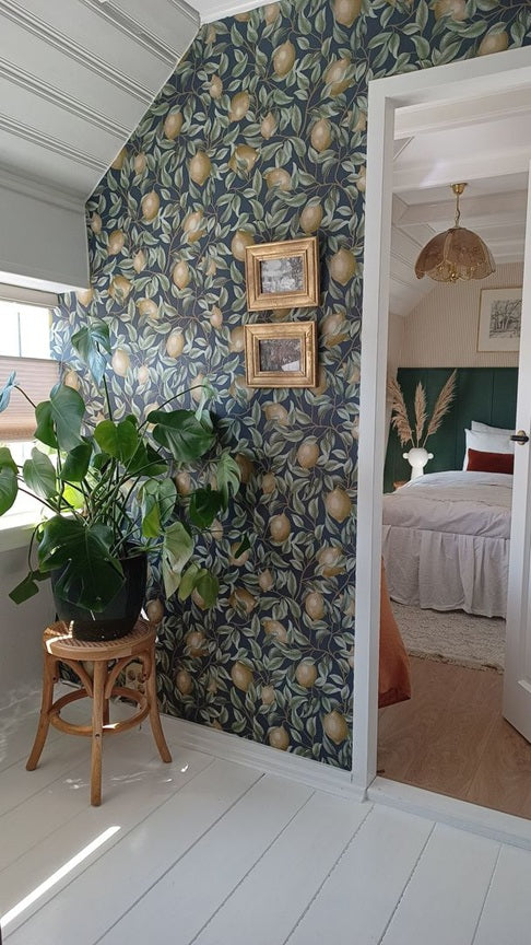 Summer Gray Lemon Trees midnight blue Citroenen behang voor de kinderkamer donker blauw
