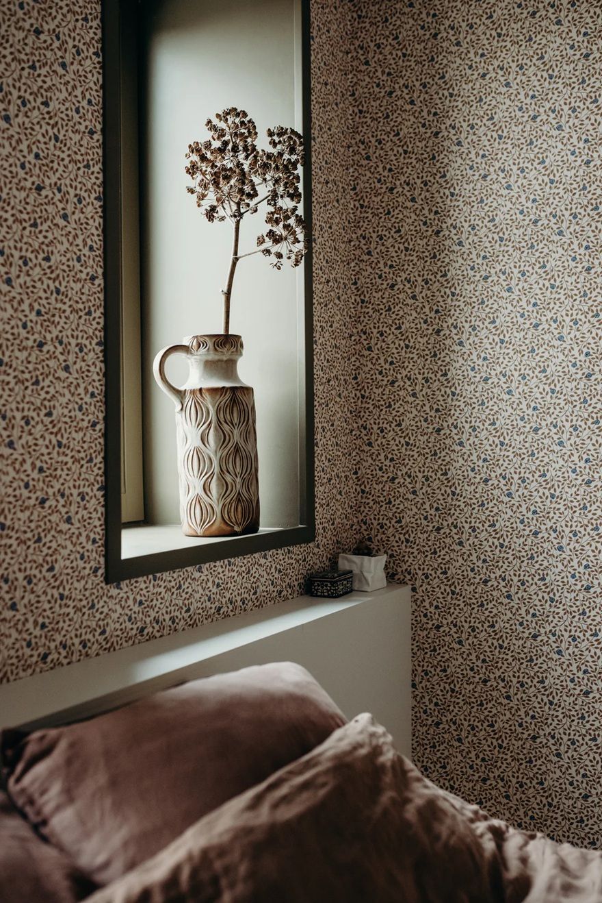 Summer Gray behang bladeren voor de meisjeskamer climbing rose brons bronze