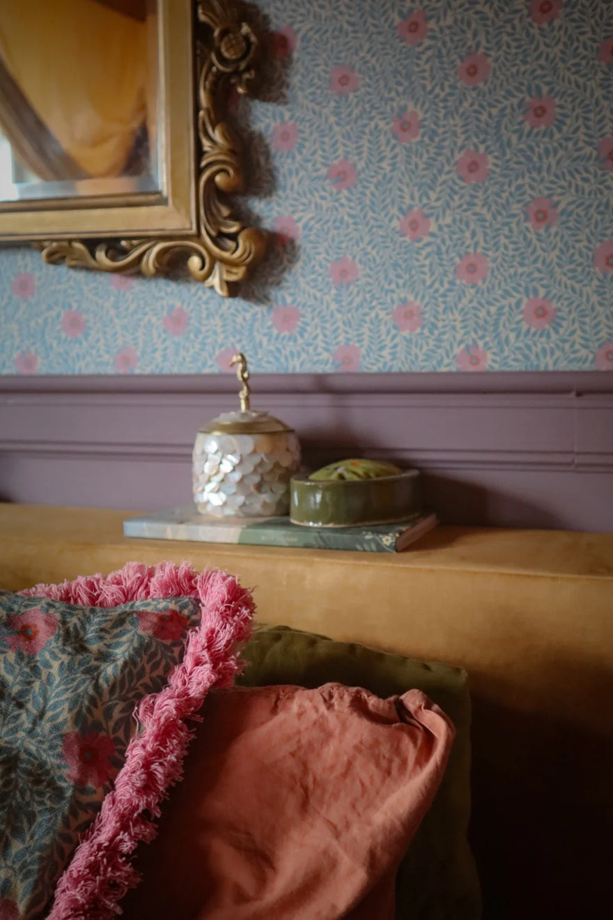 Summer Gray bloemen behang voor de kinderkamer blauw met roze Kicki petal pink