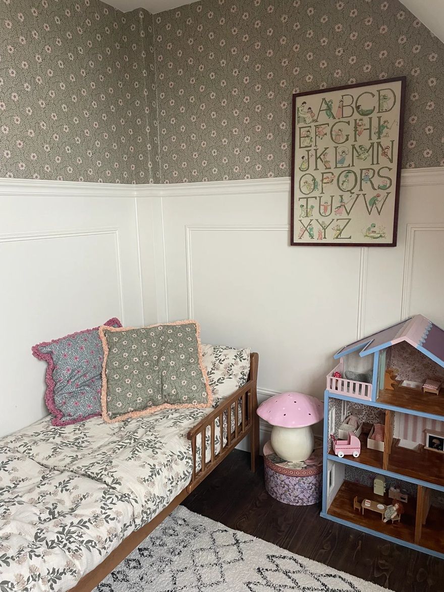 Summer Gray bloemen behang voor de kinderkamer zacht lila Kicki soft lilac