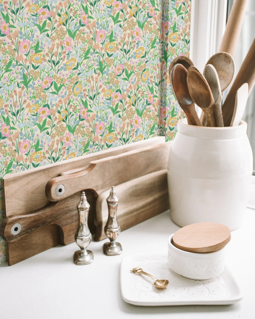 Summer Gray Lola petit bloemenbehang voor meisjeskamer fern groen