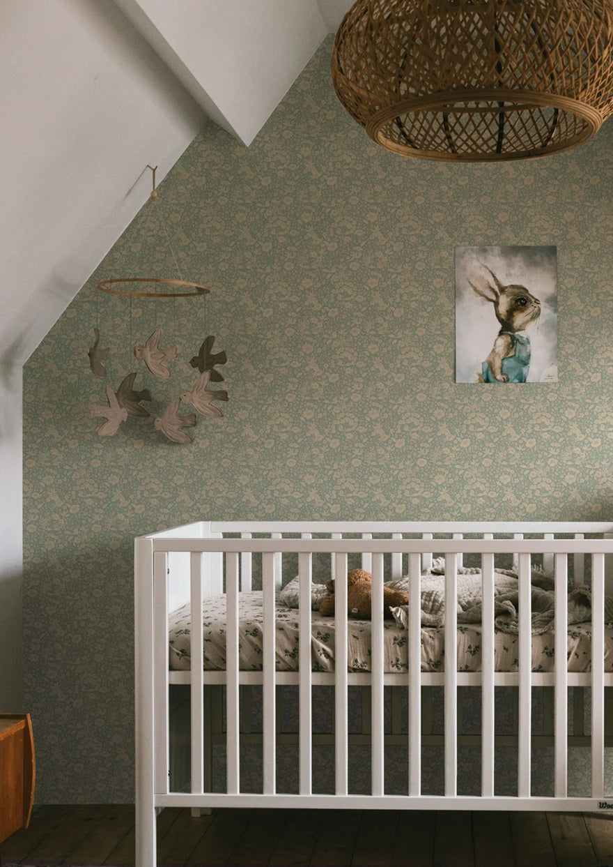 Summer Gray Doris bloemen behang voor de kinderkamer en babykamer dusty blue lichtblauw