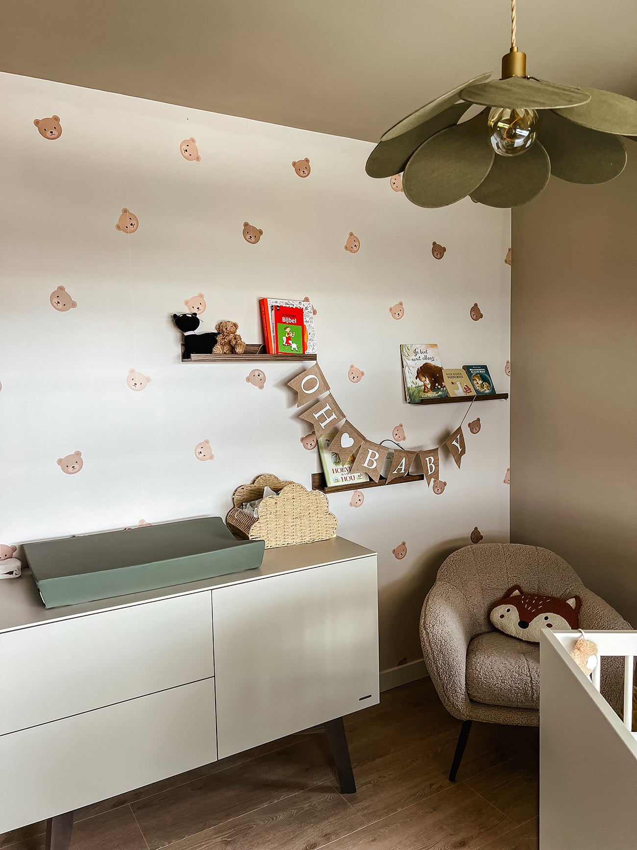 Volpracht Teddyberen behang voor de neutrale babykamer beige creme