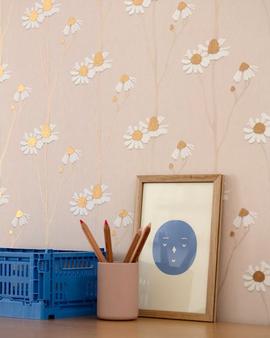 Studio Ditte behang kinderkamer bloemen behang kamille poederroze met goud