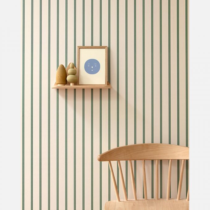 Studio Ditte Lintjes strepen behang voor de kinderkamer en babykamer groen op creme