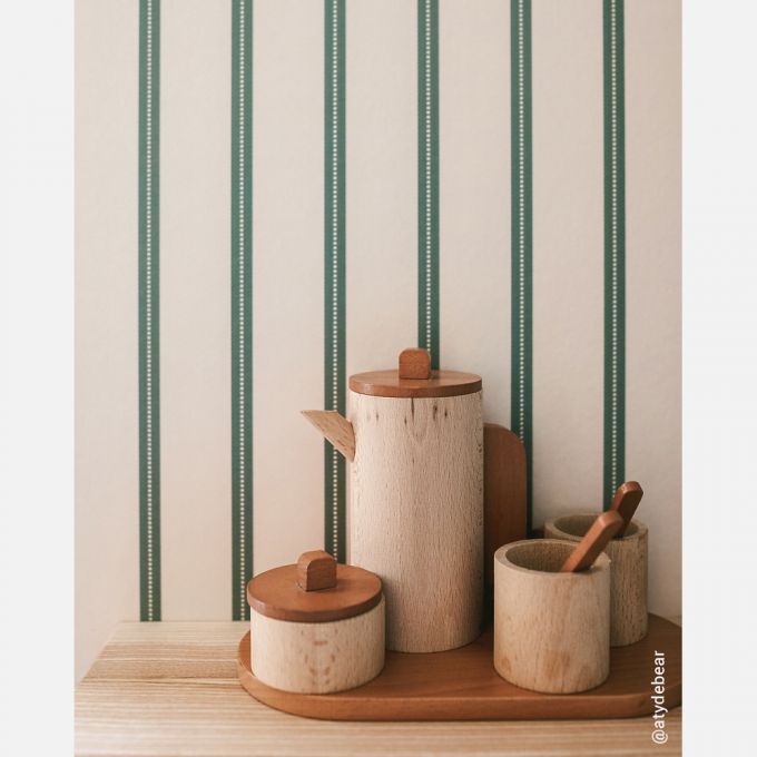 Studio Ditte Lintjes strepen behang voor de kinderkamer en babykamer groen op creme