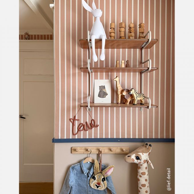 Studio Ditte Lintjes strepen behang voor de kinderkamer en babykamer karamel