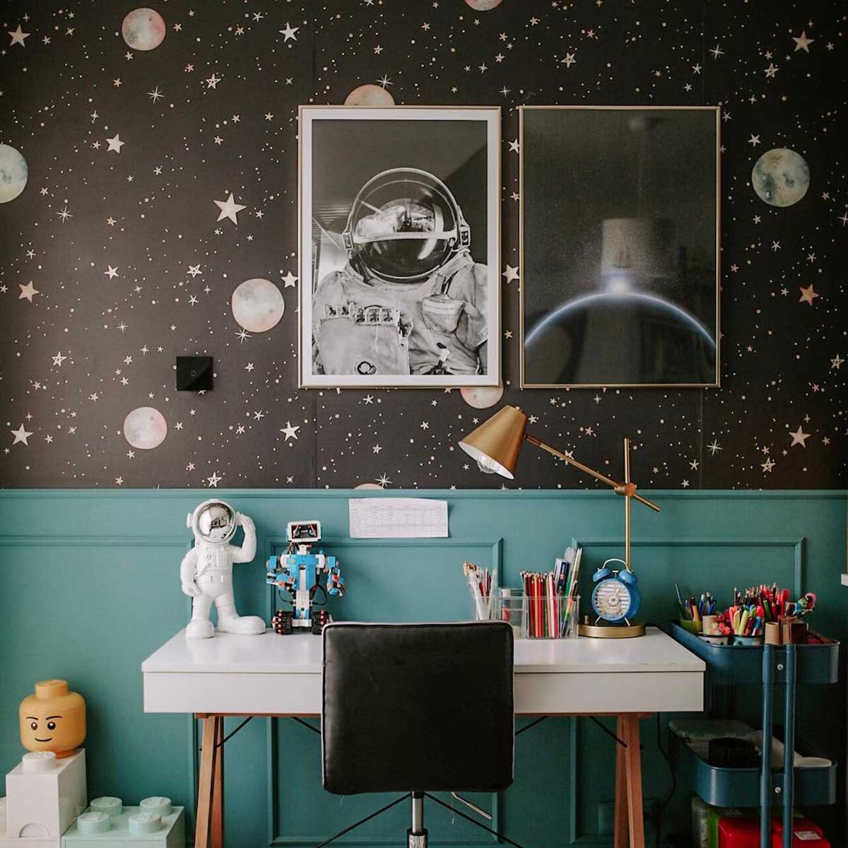 Dekornik behang voor de kinderkamer cosmos ruimte jongenskamer