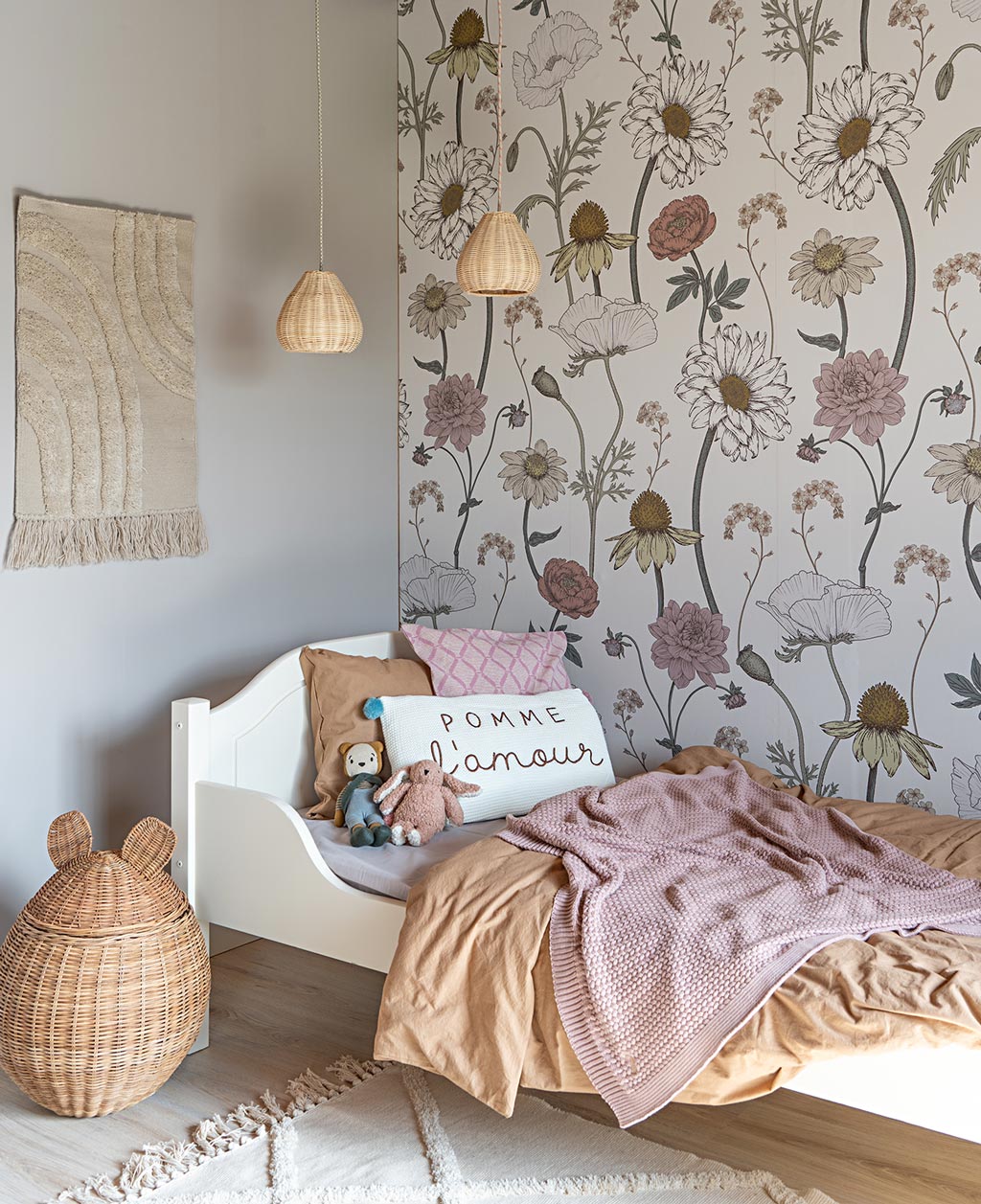 Little Amour behang voor de meisjeskamer met bloemen creme wit