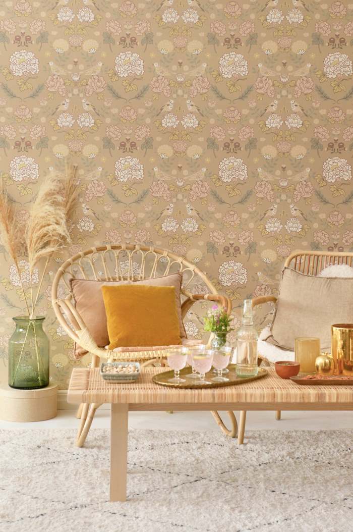 Majvillan behang meisjeskamer Bloemen June Honing Beige