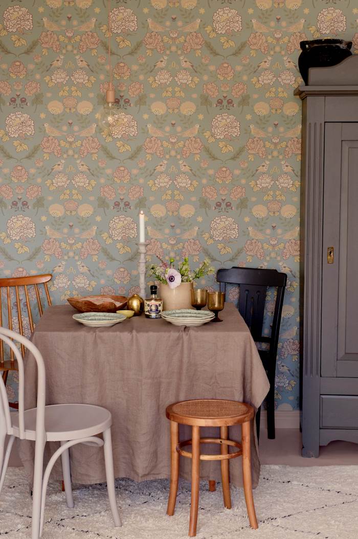 Majvillan behang meisjeskamer bloemen sage groen