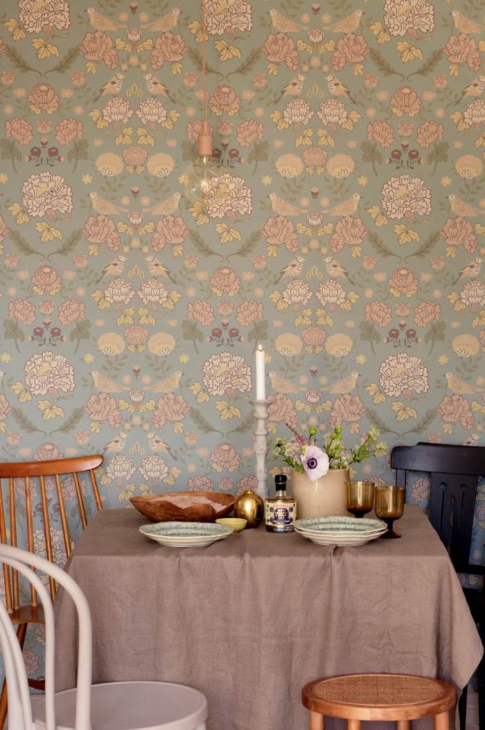 Majvillan behang meisjeskamer bloemen sage groen