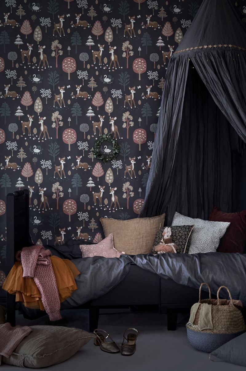 Majvillan bosdieren behang herten meisjeskamer antraciet