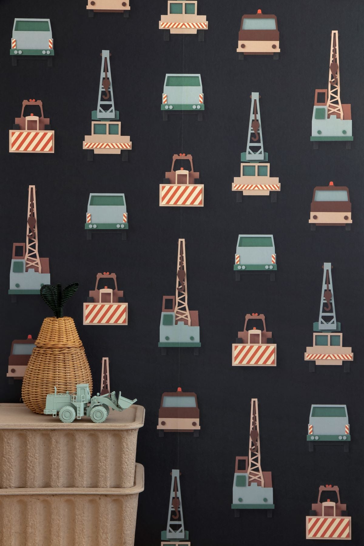 Studio Ditte behang voor de kinderkamer kraanwagens donker