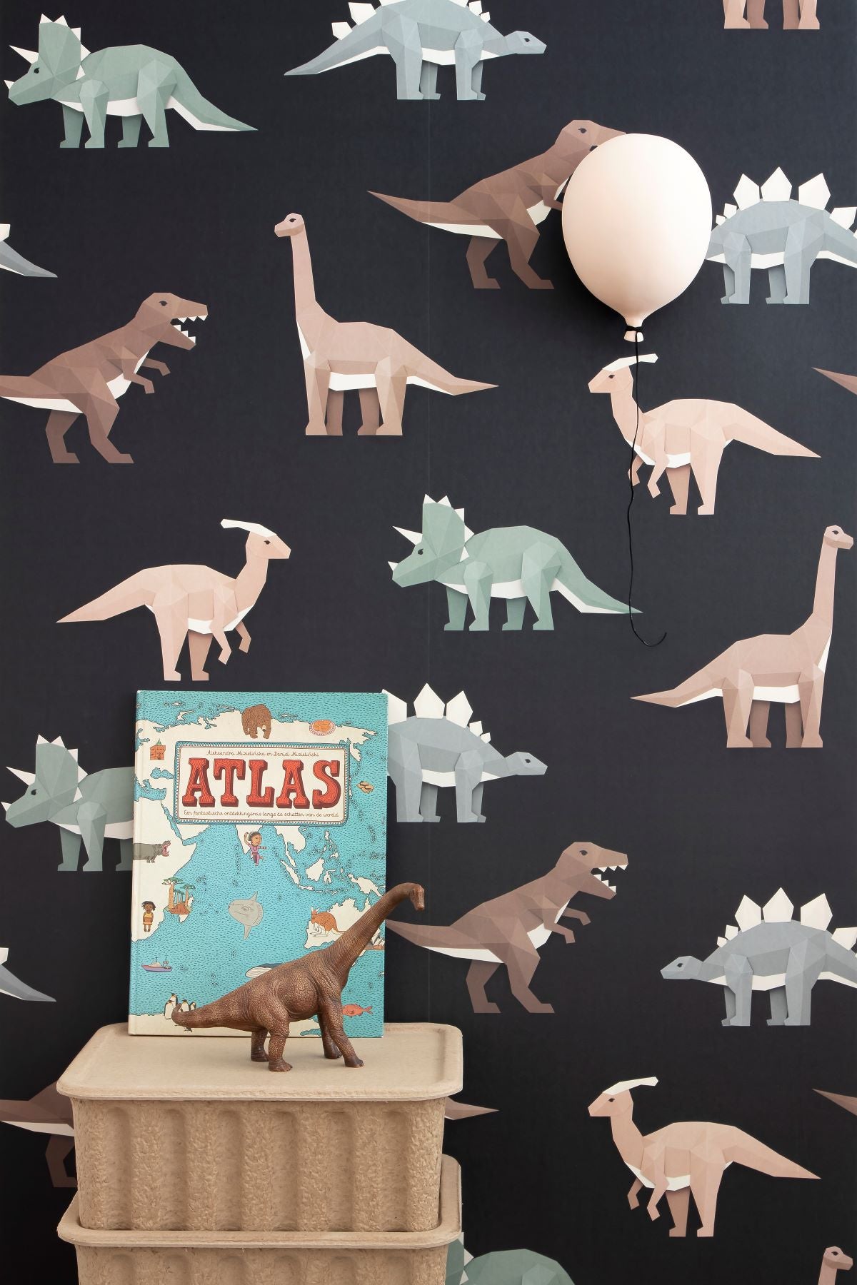 Studio Ditte Dino behang jongenskamer donker