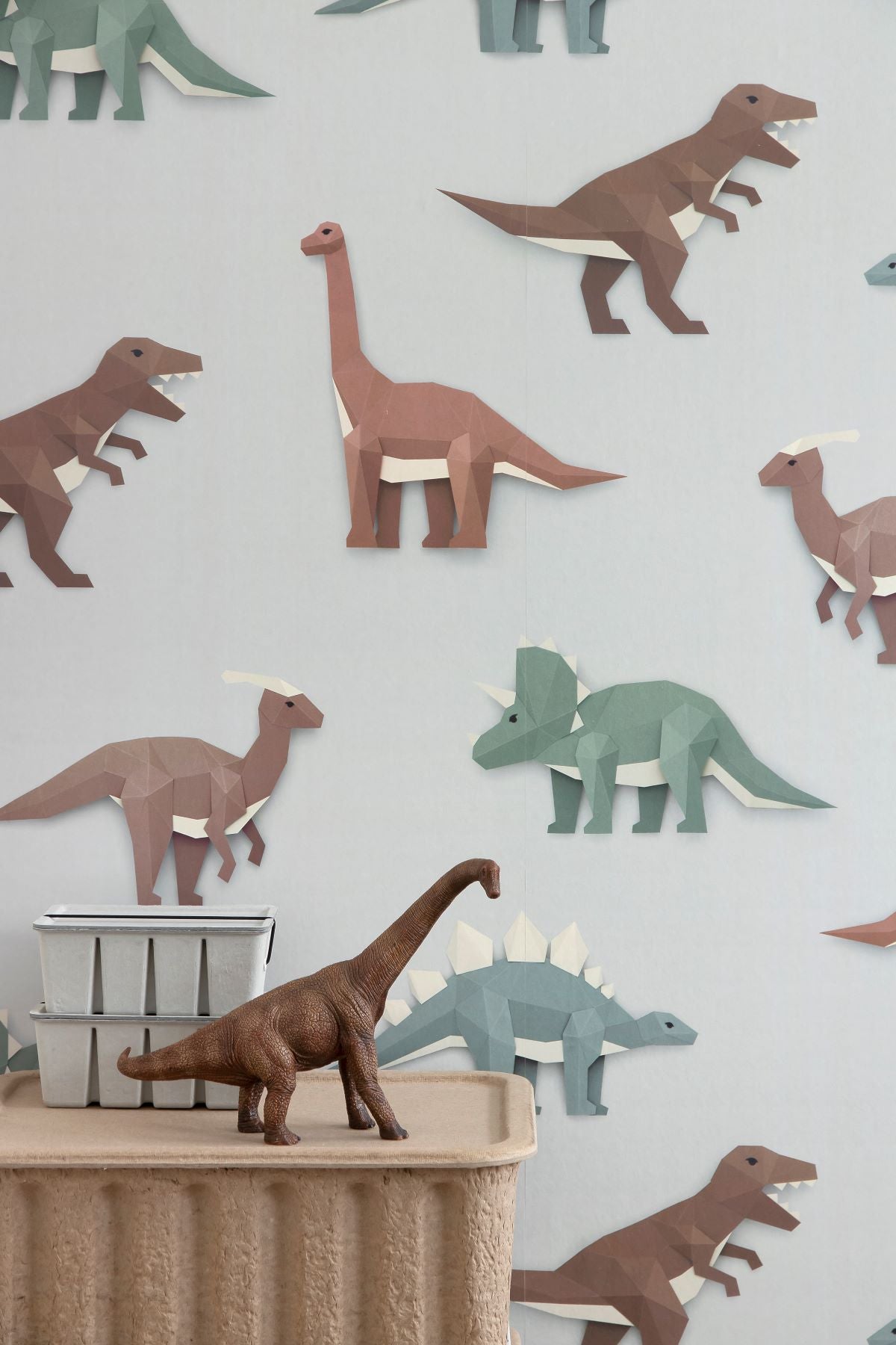 Studio Ditte Dino behang jongenskamer lichtgrijs