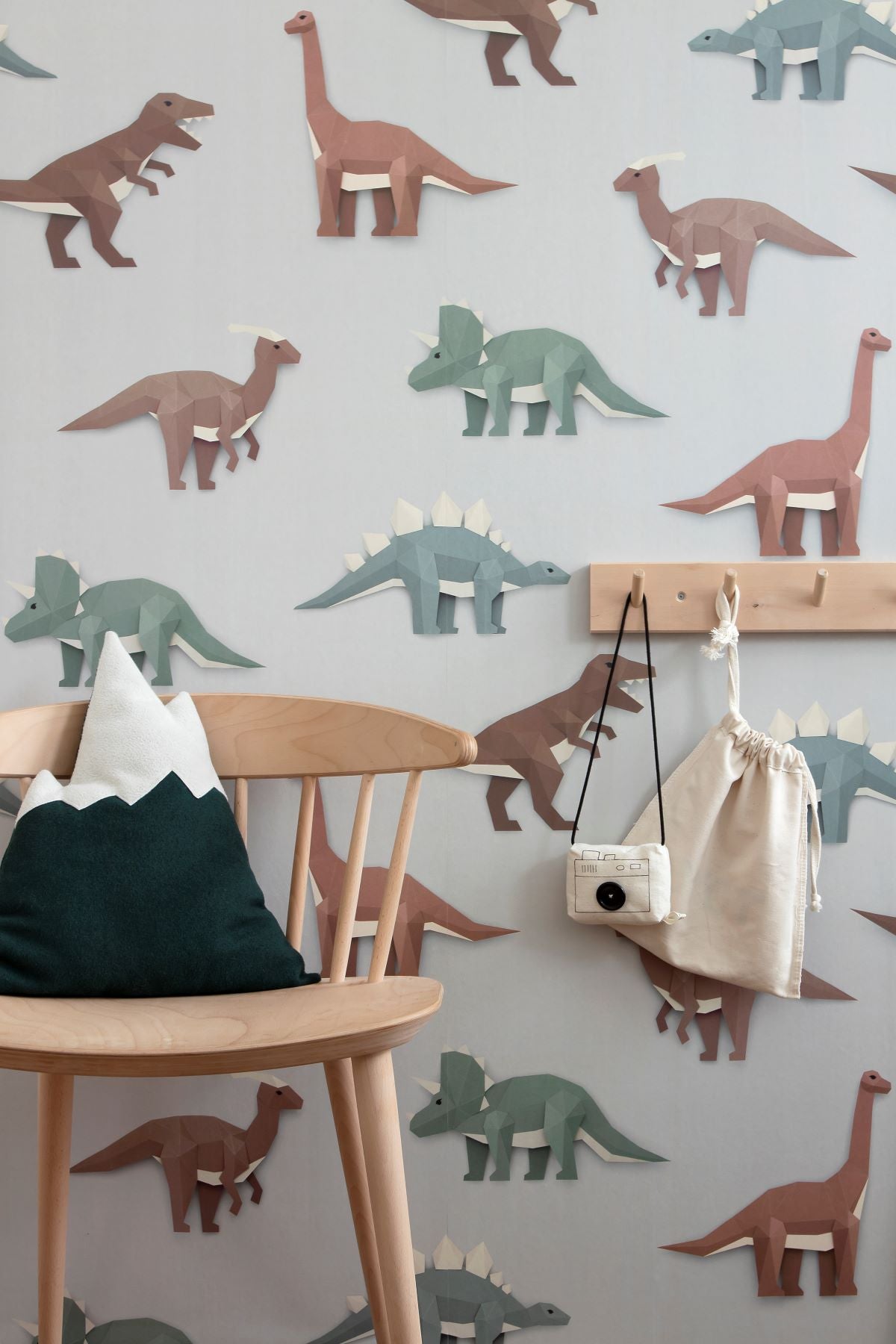 Studio Ditte Dino behang jongenskamer lichtgrijs