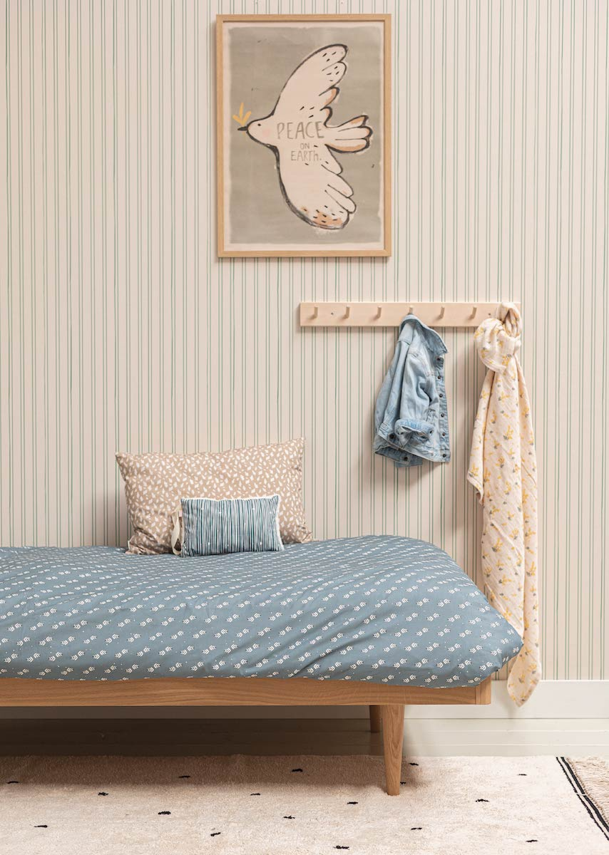 Bibelotte gestreept behang voor de kinderkamer zand