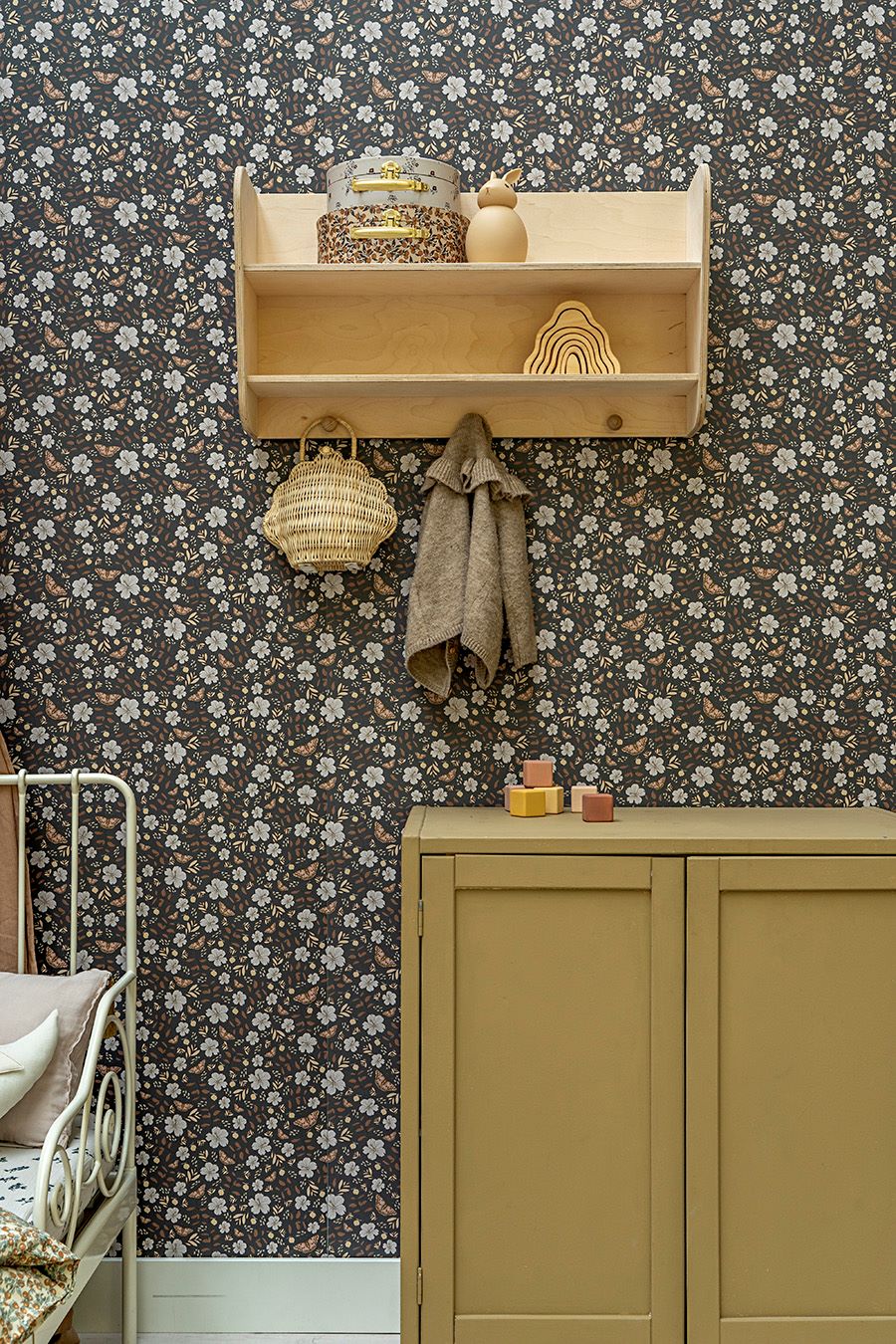 Little Amour Wallpaper Little Flower Garden - Anthracite