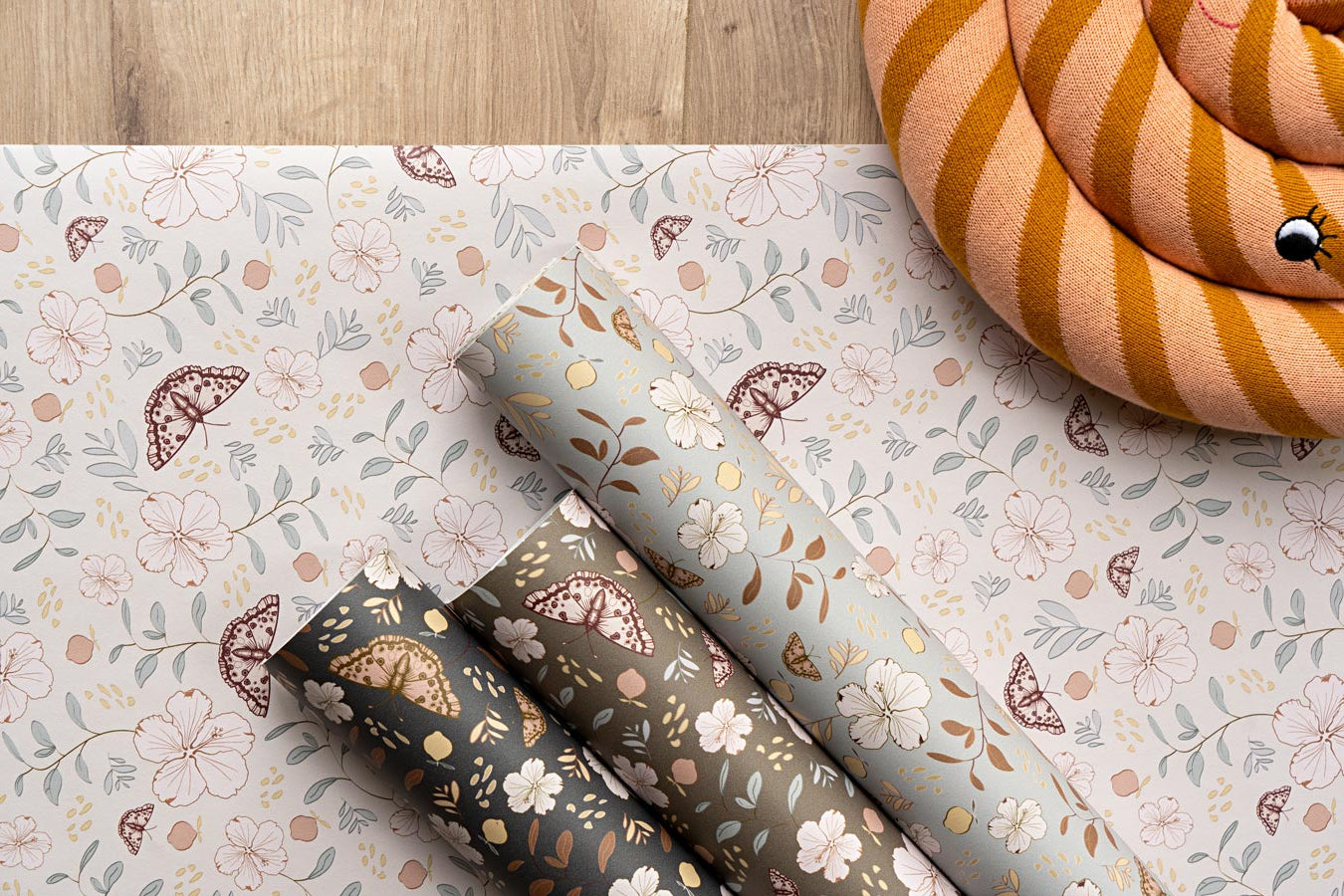 Little Amour behang voor de meisjeskamer bloemen beige