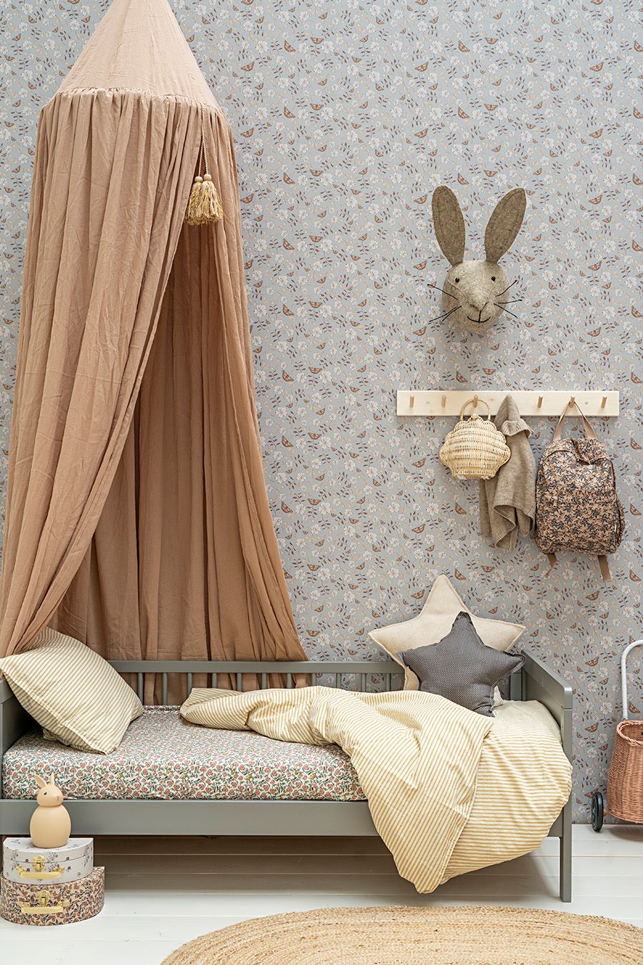 Little Amour kinderbehang Little Flower Garden Meisjeskamer Lichtblauwe Bloemen