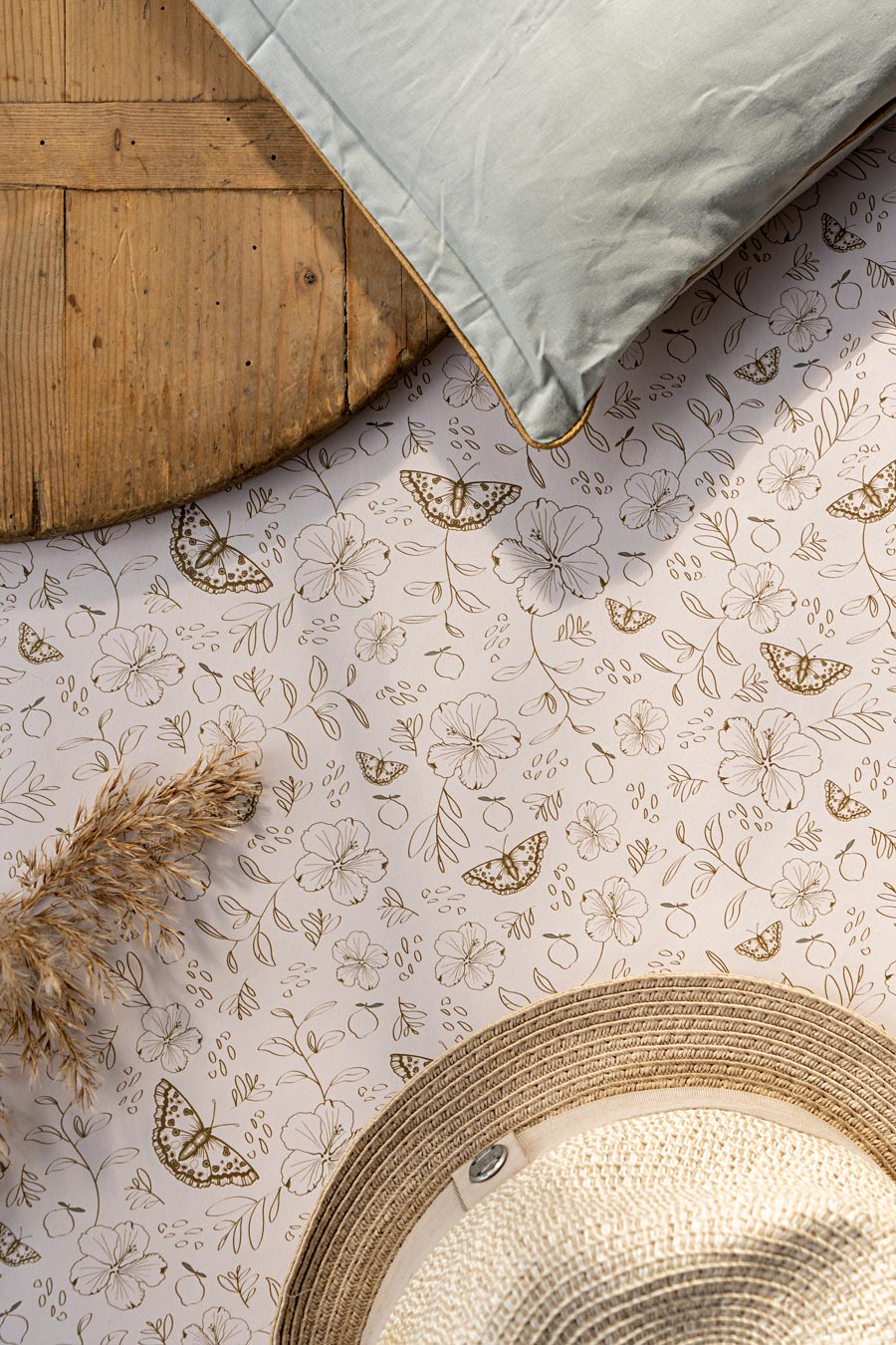 Little Amour behang voor de meisjeskamer bloemen beige