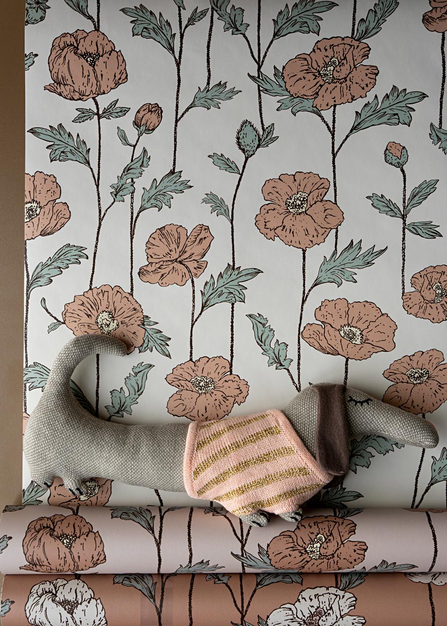 Little Amour behang voor de meisjeskamer bloemen Poppy Amour zalmroze