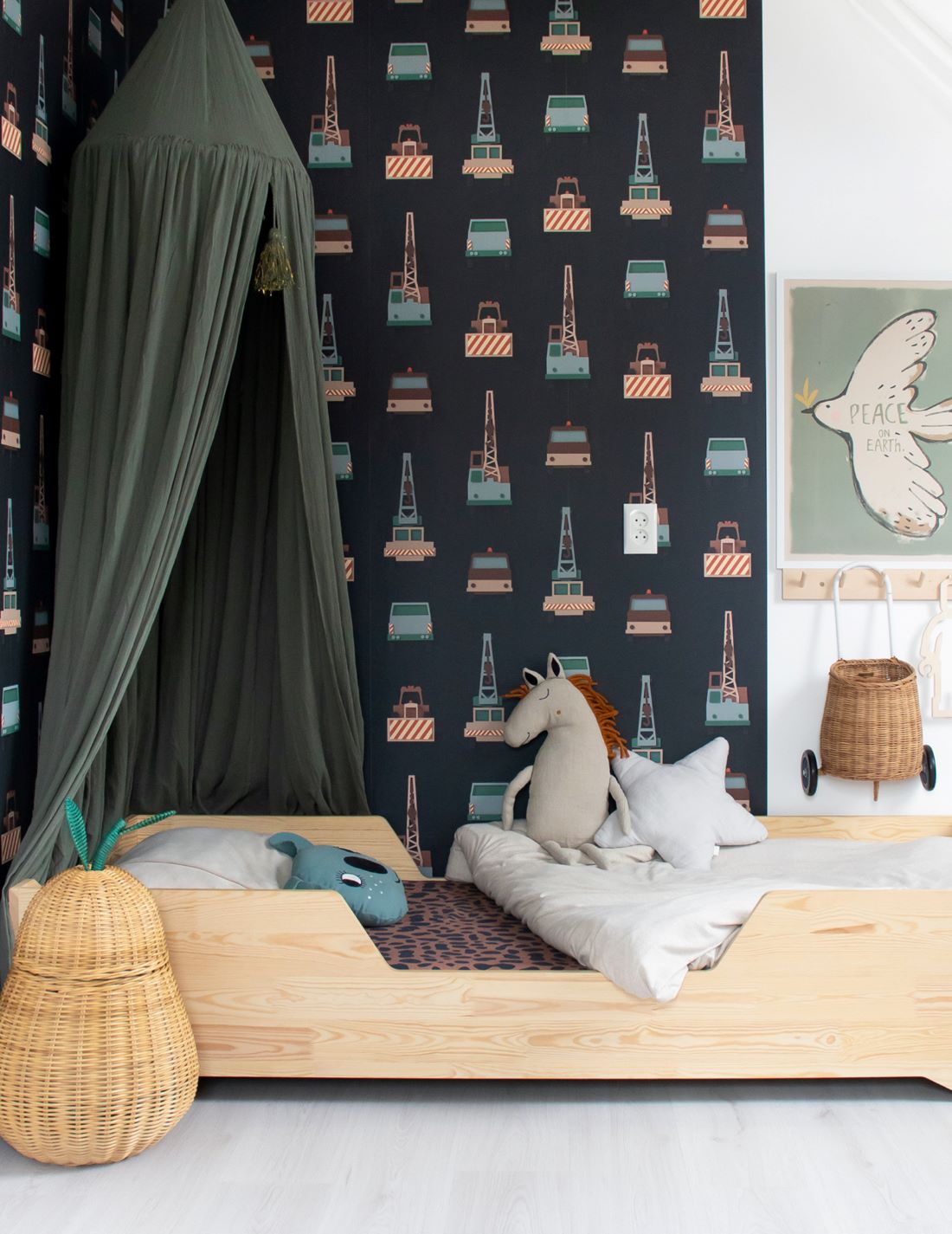 Studio Ditte behang voor de kinderkamer kraanwagens donker