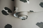 Luipaard behang voor de kinderkamer taupe leopard dutch wallcoverings 13030