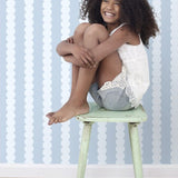 ESTAhome grafische strepen behang voor de kinderkamer jongenskamer meisjeskamer tienerkamer lichtblauw 131743