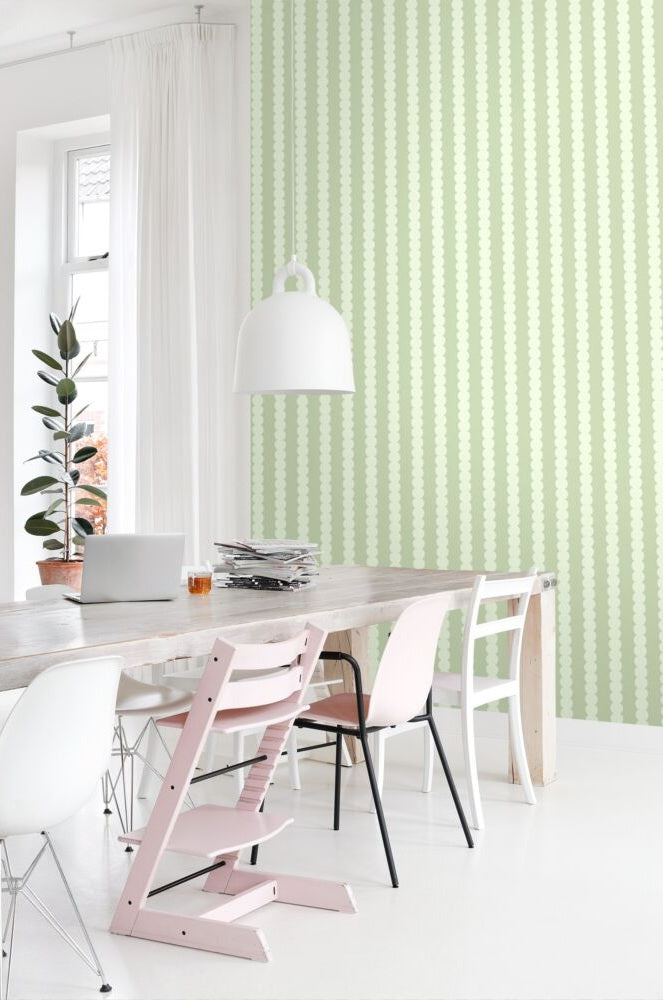 ESTAhome grafische strepen behang voor de kinderkamer jongenskamer meisjeskamer tienerkamer lichtgroen 131744