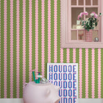 ESTAhome grafische strepen behang voor de kinderkamer meisjeskamer tienerkamer roze en groen 131749
