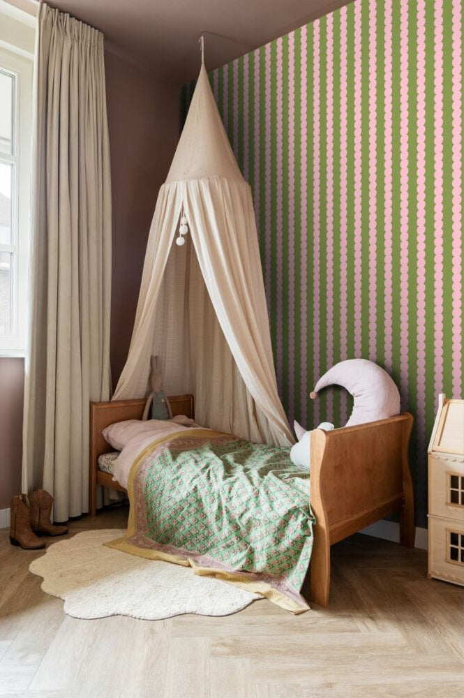 ESTAhome grafische strepen behang voor de kinderkamer meisjeskamer tienerkamer roze en groen 131749