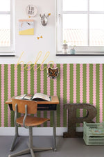 ESTAhome grafische strepen behang voor de kinderkamer meisjeskamer tienerkamer roze en groen 131749