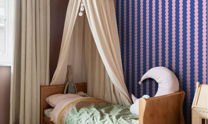 ESTAhome grafische strepen behang voor de kinderkamer meisjeskamer tienerkamer roze blauw 131750