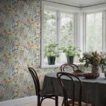 Blomsterhav behang van Borastapeter voor meisjeskamer en tienerkamer wit met kleuren 2053