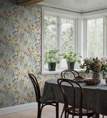 Blomsterhav behang van Borastapeter voor meisjeskamer en tienerkamer wit met kleuren 2053