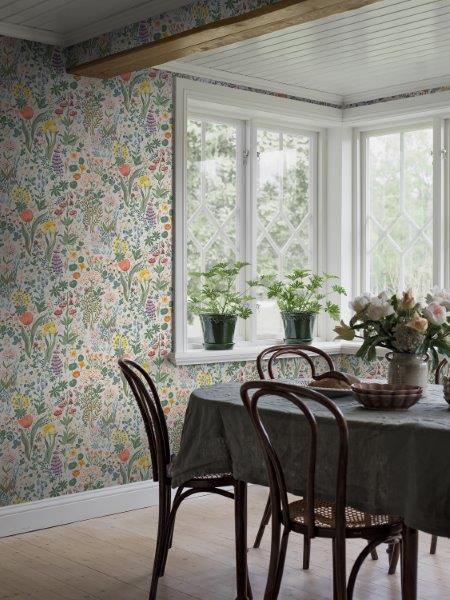 Blomsterhav behang van Borastapeter voor meisjeskamer en tienerkamer wit met kleuren 2053