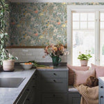 Blomsterhav behang van Borastapeter voor meisjeskamer en tienerkamer grijs met kleuren 2054
