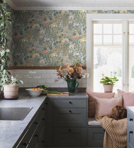 Blomsterhav behang van Borastapeter voor meisjeskamer en tienerkamer grijs met kleuren 2054