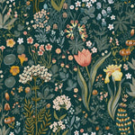 Blomsterhav behang van Borastapeter voor meisjeskamer en tienerkamer donkerblauw met kleuren 2055