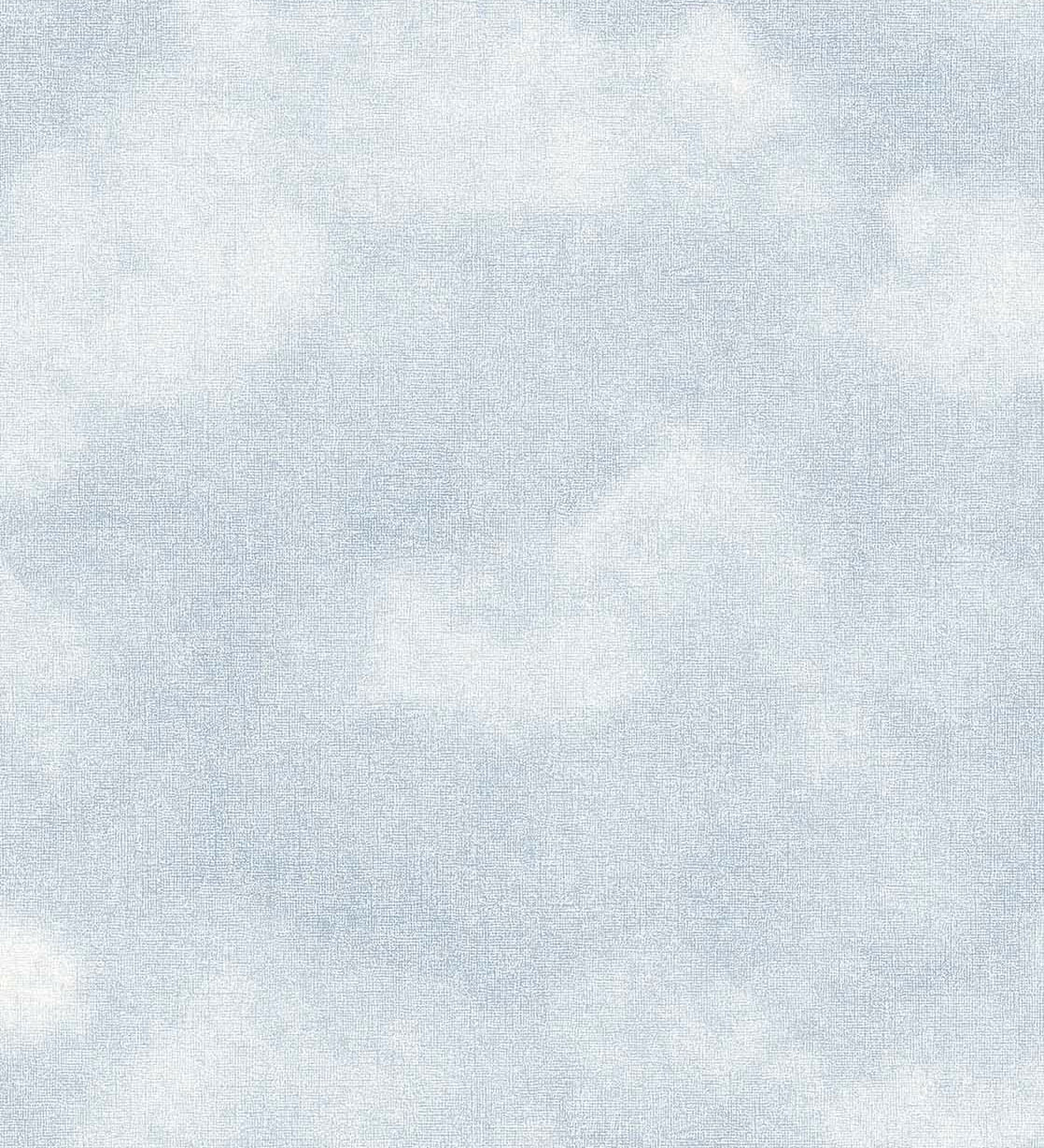 Het mooie Wolken behang van Eijffinger uit de Tiny Treasures collectie is een perfecte basis voor een zachte en neutrale kinderkamer of babykamer.