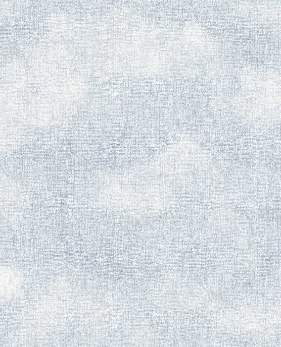 Het mooie Wolken behang van Eijffinger uit de Tiny Treasures collectie is een perfecte basis voor een zachte en neutrale kinderkamer of babykamer.
