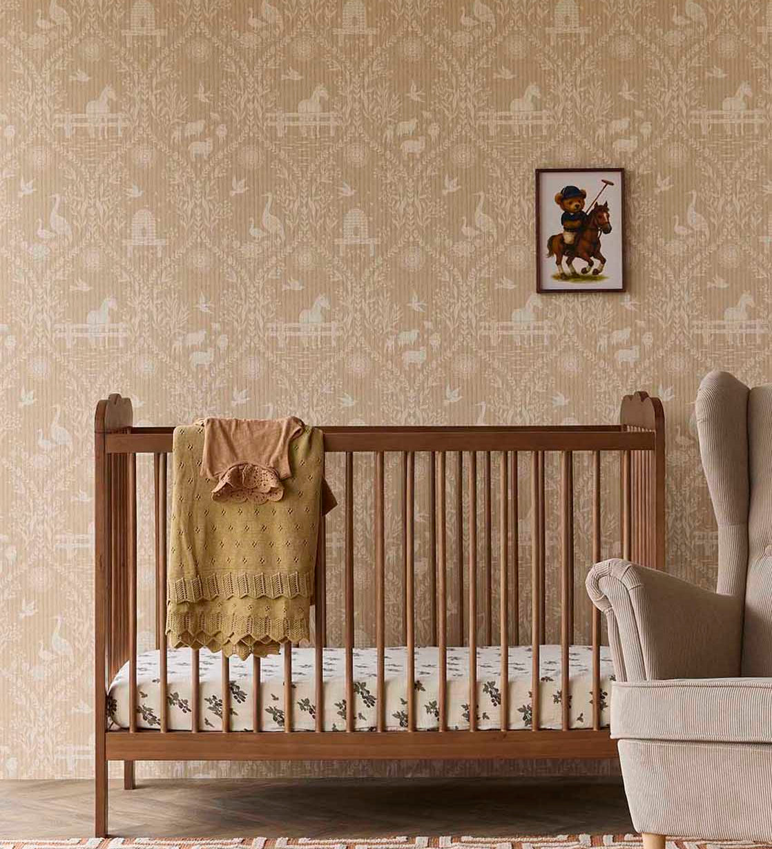 Dieren behang voor de kinderkamer van Eijffinger uit de Tiny Treasures collectie meisjeskamer babykamer 363130 beige