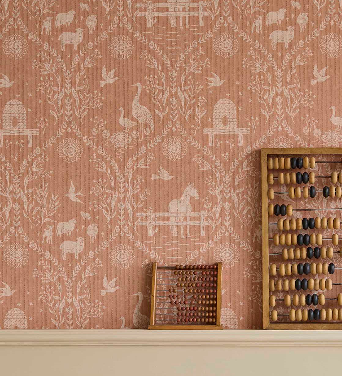 Dieren behang voor de kinderkamer van Eijffinger uit de Tiny Treasures collectie meisjeskamer babykamer 363132 warm roze