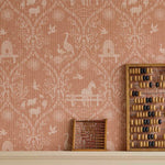 Dieren behang voor de kinderkamer van Eijffinger uit de Tiny Treasures collectie meisjeskamer babykamer 363132 warm roze